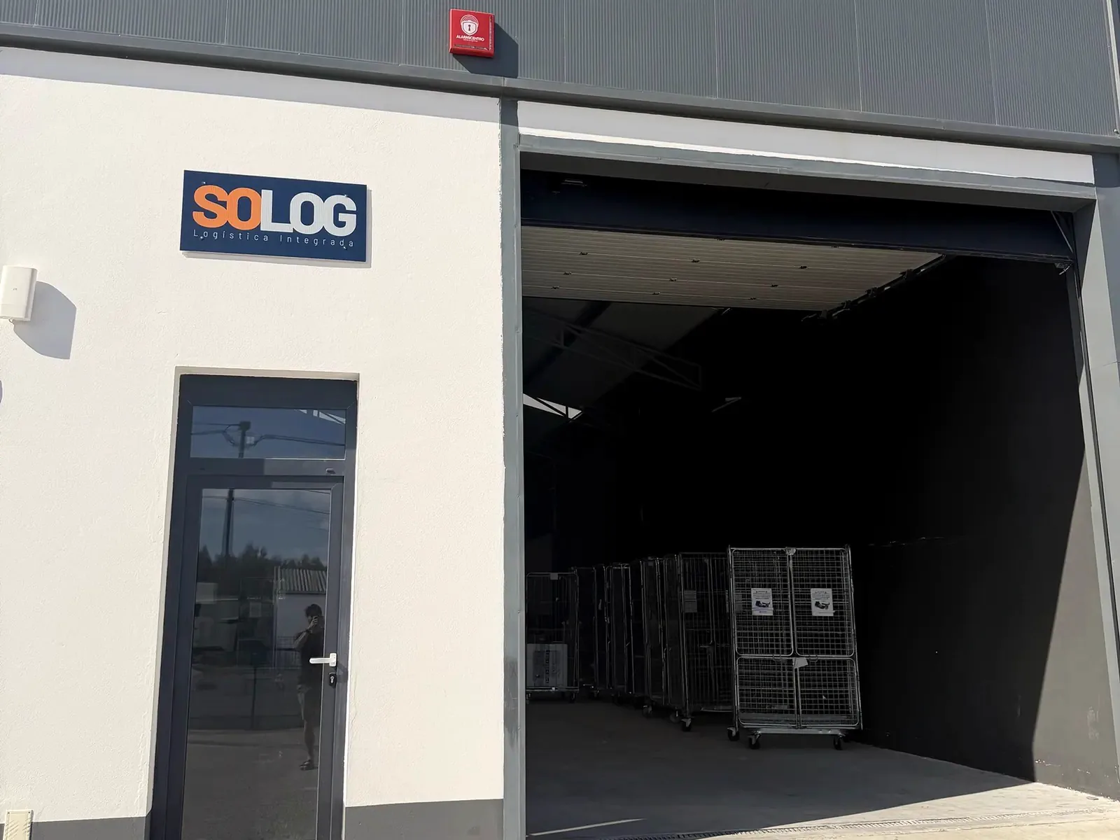 Entrada da base da SOLOG no Cadaval